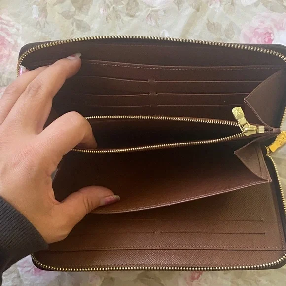 Louis Vuitton wallet - Picture 9 of 10